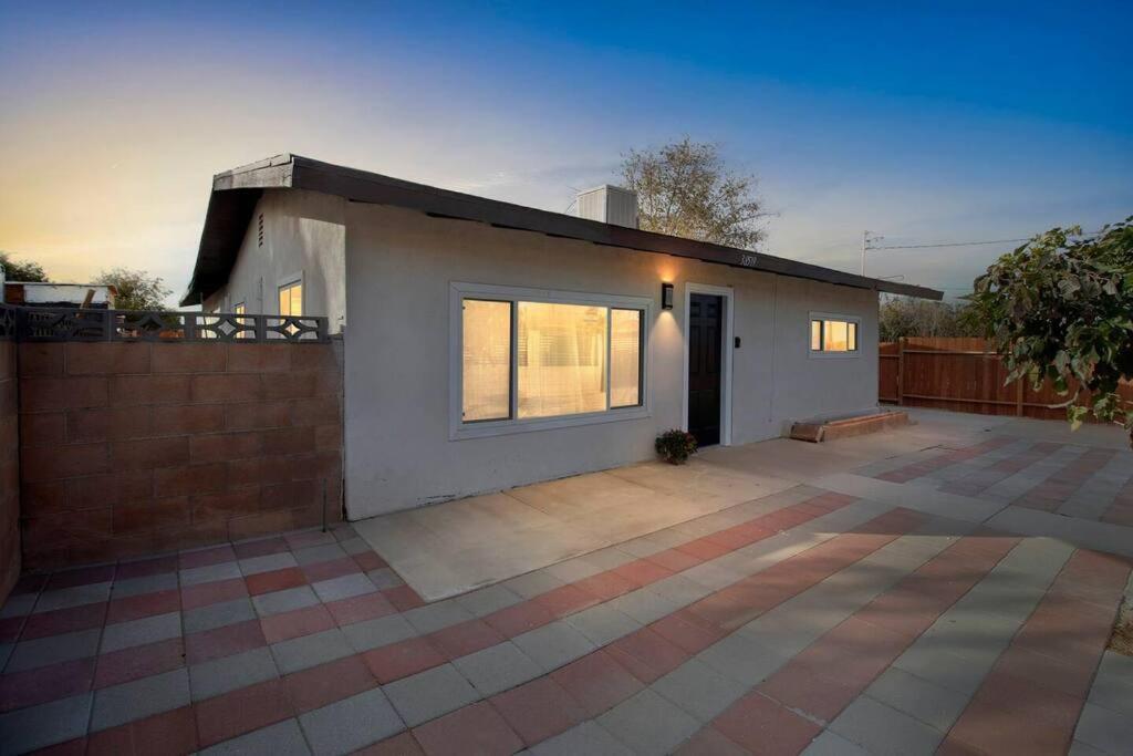 Modern City Ranch 3 Bdrm Family Home Access By Dirt Road Palmdale Zewnętrze zdjęcie