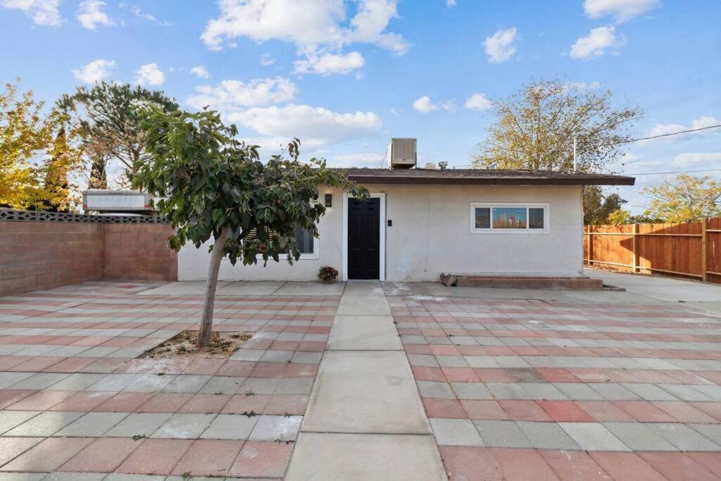 Modern City Ranch 3 Bdrm Family Home Access By Dirt Road Palmdale Zewnętrze zdjęcie