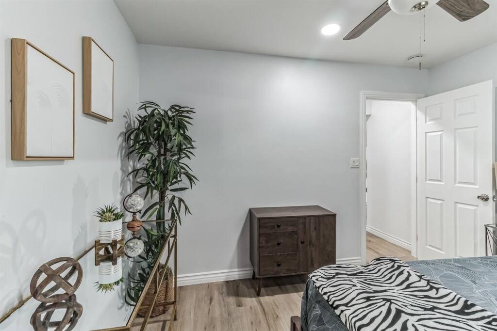 Modern City Ranch 3 Bdrm Family Home Access By Dirt Road Palmdale Zewnętrze zdjęcie