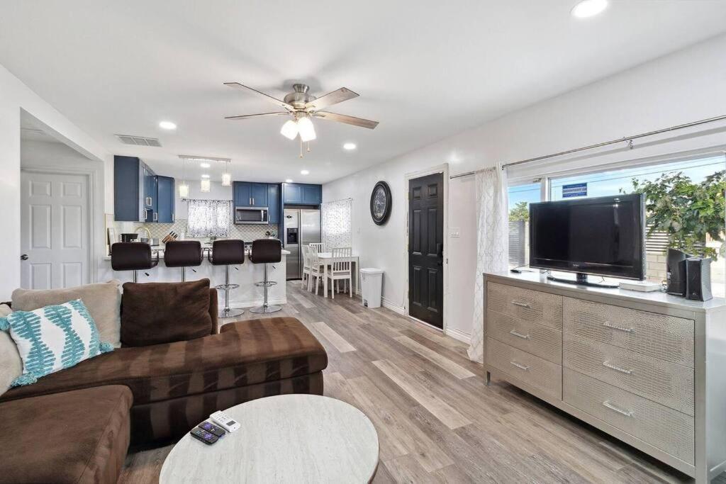 Modern City Ranch 3 Bdrm Family Home Access By Dirt Road Palmdale Zewnętrze zdjęcie