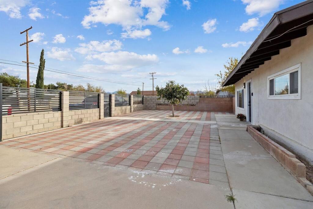 Modern City Ranch 3 Bdrm Family Home Access By Dirt Road Palmdale Zewnętrze zdjęcie