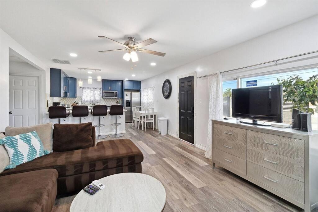 Modern City Ranch 3 Bdrm Family Home Access By Dirt Road Palmdale Zewnętrze zdjęcie