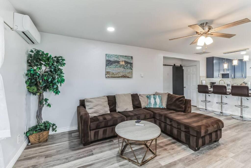 Modern City Ranch 3 Bdrm Family Home Access By Dirt Road Palmdale Zewnętrze zdjęcie