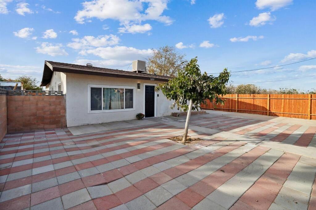 Modern City Ranch 3 Bdrm Family Home Access By Dirt Road Palmdale Zewnętrze zdjęcie